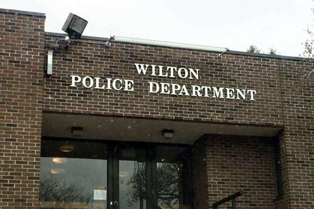 Wilton smoke shop owner arrested for illegally selling cannabis products, police say